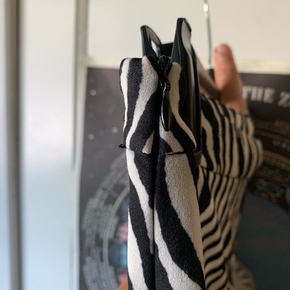 Junior’s SHEIN EZ Wear Zebra Striped Print Flare Pants, M - Picture 3 of 7